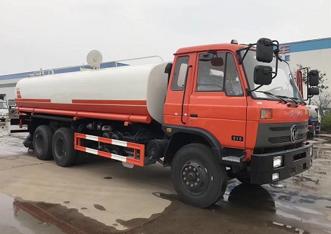 東風(fēng)153后雙橋20噸灑水車(chē)圖片 東風(fēng)153后雙橋20噸灑水車(chē)圖片